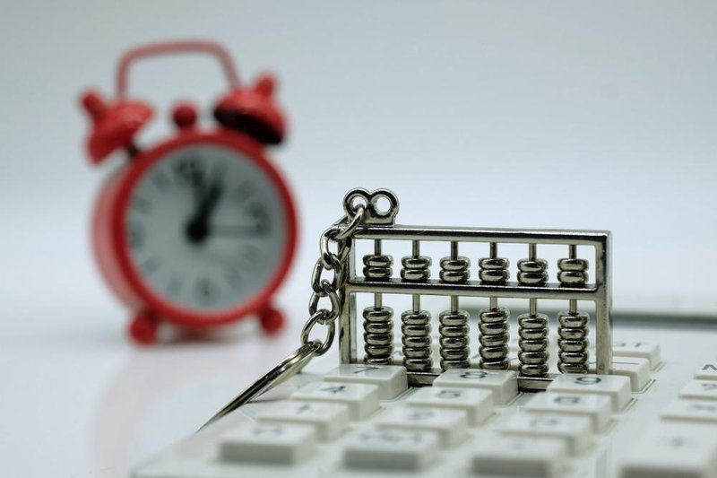  从十五五规划新表述看医保优化路径；参保群众负担将逐步减轻。 健康养生