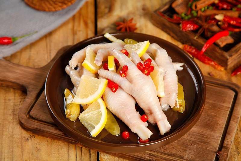  漂白凤爪事件敲响警钟；爪类零食赛道高毛利诱惑大，品牌需回归品质竞争。 新闻 漂白凤爪事件敲响警钟；爪类零食赛道高毛利诱惑大，品牌需回归品质竞争。 新闻 漂白凤爪事件敲响警钟；爪类零食赛道高毛利诱惑大，品牌需回归品质竞争。 新闻