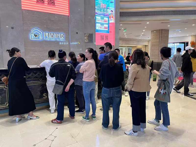  上海楼市回暖态势强劲，普陀家居卖场迎来消费热潮；客流量与销售额显著增长。 房产家居