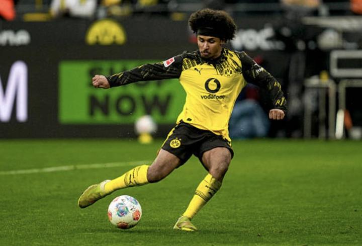  多特蒙德面临抉择；阿德耶米合同续约停滞，俱乐部保持理性态度。 体育新闻 多特蒙德面临抉择；阿德耶米合同续约停滞，俱乐部保持理性态度。 体育新闻