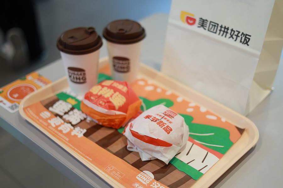 汉堡王中国深化拼好饭合作，麻辣鸡排堡成爆款带动订单显著增长；用户数据驱动本土化创新，质价比策略显现成效。