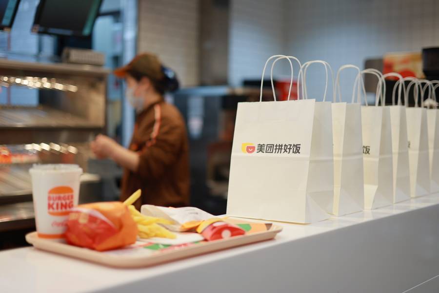  汉堡王中国深化拼好饭合作，麻辣鸡排堡成爆款带动订单显著增长；用户数据驱动本土化创新，质价比策略显现成效。 新闻 汉堡王中国深化拼好饭合作，麻辣鸡排堡成爆款带动订单显著增长；用户数据驱动本土化创新，质价比策略显现成效。 新闻