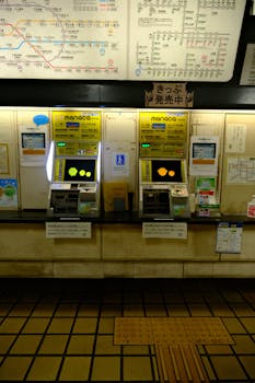  首批银行年报披露分红比例有所上升，行业趋势尚待观察；业内人士强调稳定策略为主。 股票财经