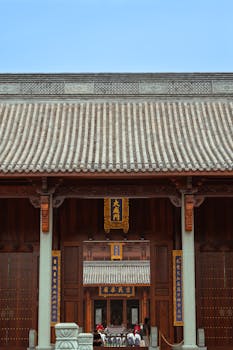 嵩山少林寺原住持释永信涉嫌多罪；检察机关依法提起公诉；昔日商业布局引关注。