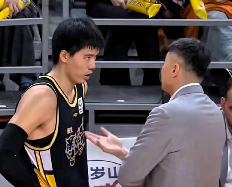  深度复盘：广东队豪华阵容为何沦为CBA笑柄？ 体育新闻