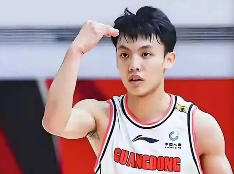  深度复盘：广东队豪华阵容为何沦为CBA笑柄？ 体育新闻