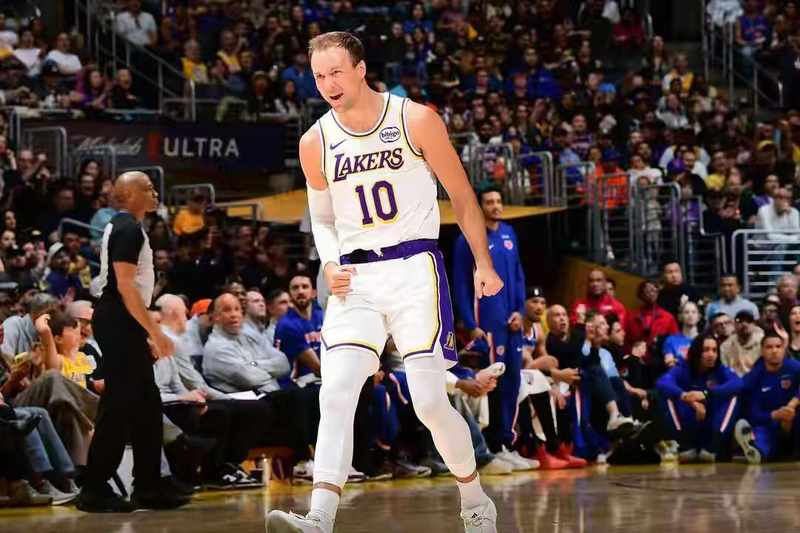  从场均垃圾合同到单场28助攻：那个被所有人低估的控卫，终于杀回来了 体育新闻