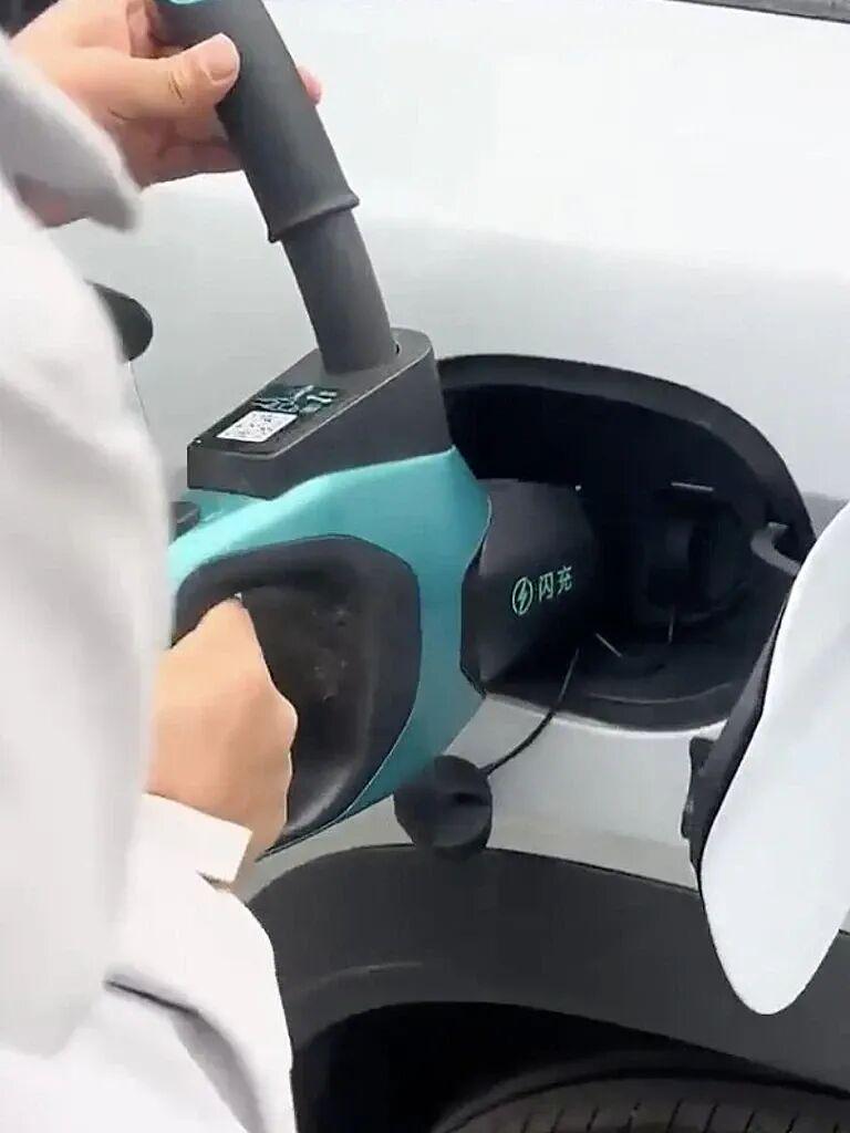  【技术解密】兆瓦级闪充：比亚迪如何用“9分钟革命”重塑电动车补能格局 汽车科技