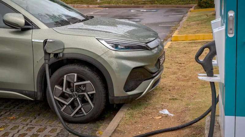  【技术解密】兆瓦级闪充：比亚迪如何用“9分钟革命”重塑电动车补能格局 汽车科技